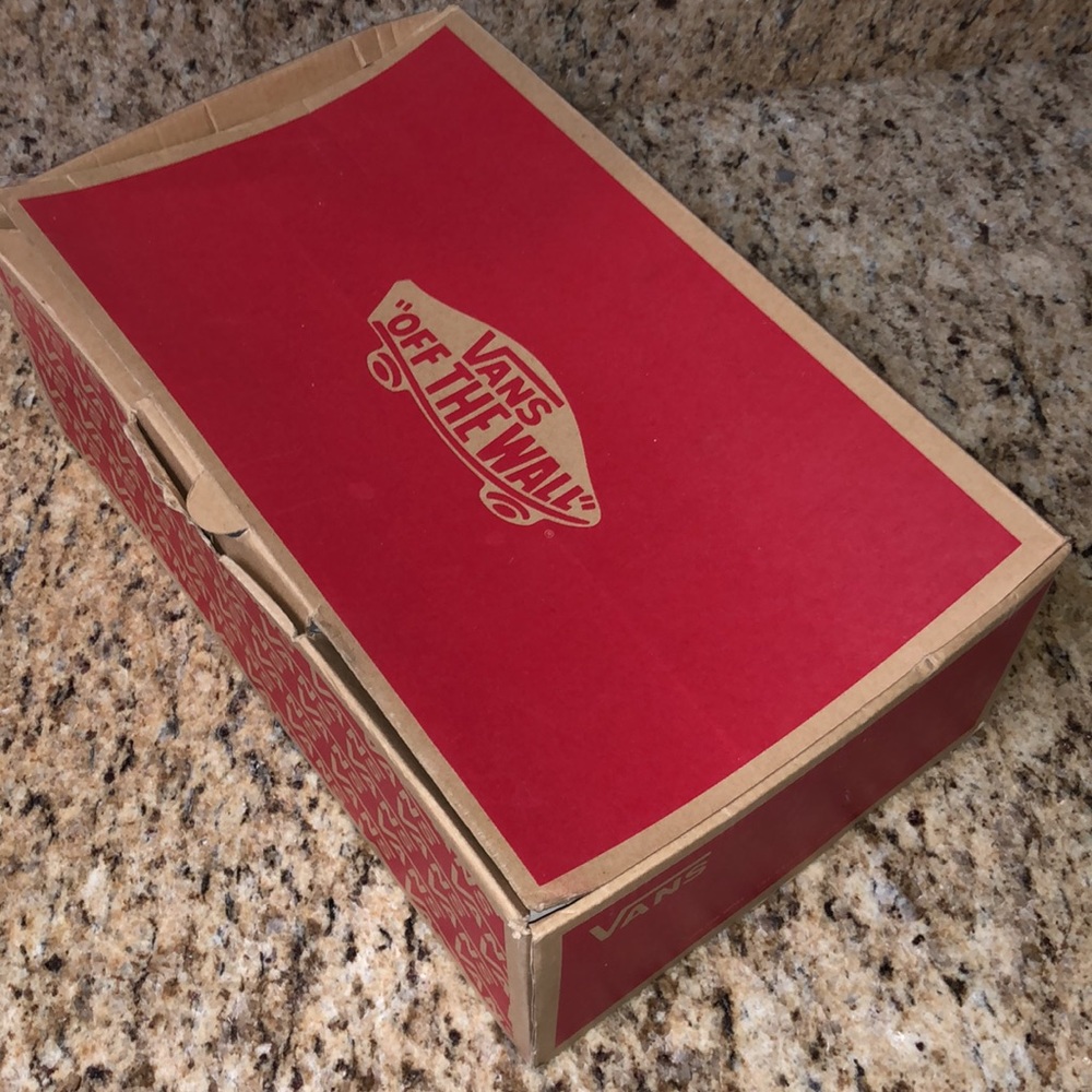 Vans - Picture 6 of 6